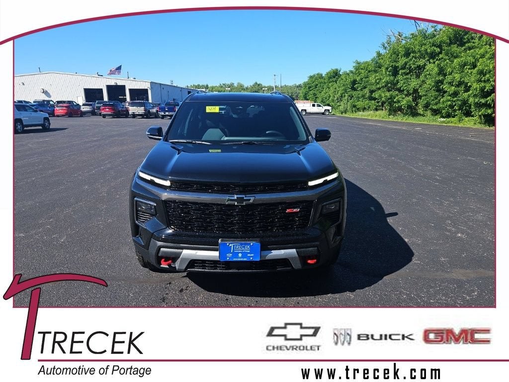 2026 Chevrolet Traverse Z71 in Mosaic Black Metallic — front three-quarter view